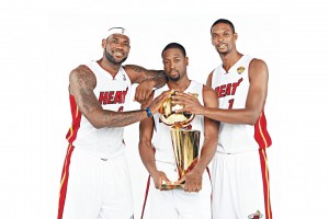 开云体育世界杯-热火狂胜黄蜂，库里在欧冠淘汰赛接管比赛，体育的平行宇宙与英雄叙事